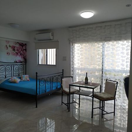 Stelia'S Seagate Studio Apt. Ларнака Екстериор снимка